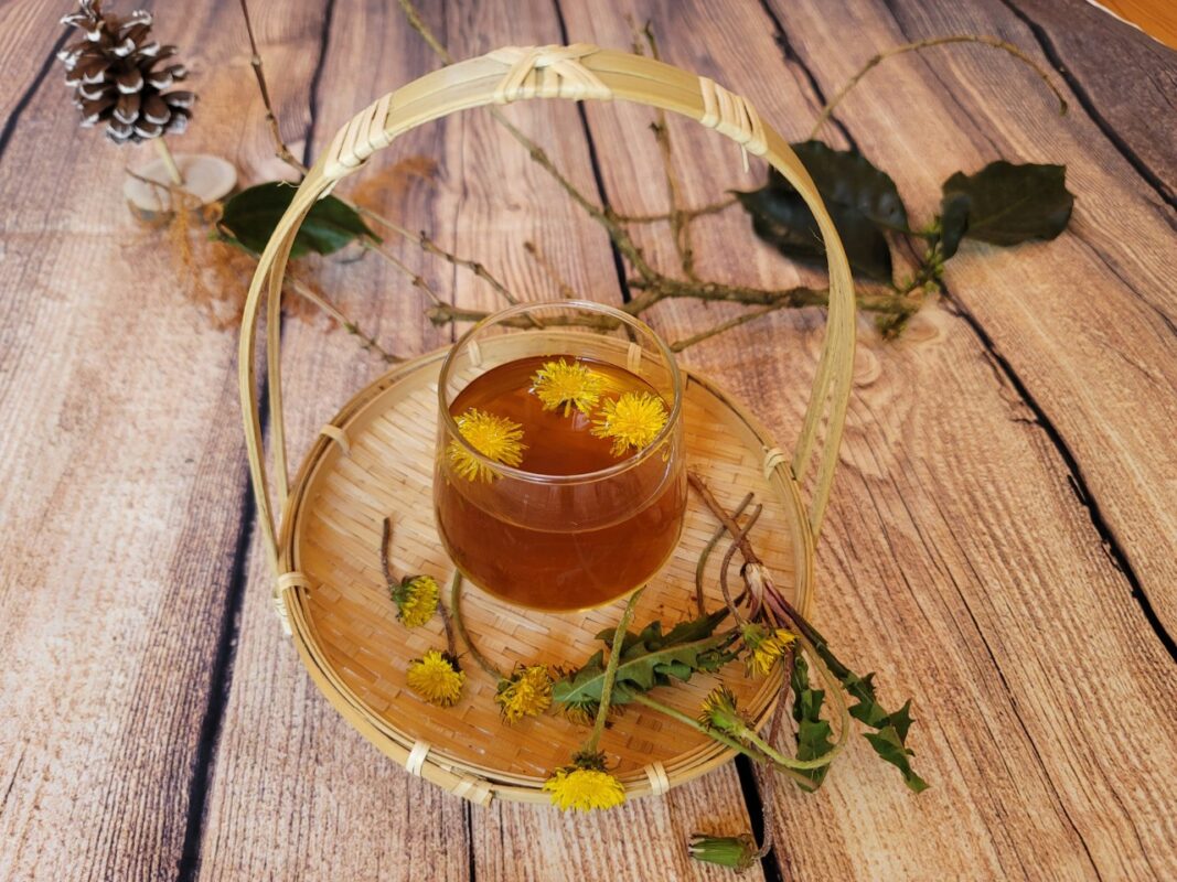 Rễ Atiso Đà Lạt có mùi thơm và vị ngọt nhẹ tự nhiên rất dễ uống